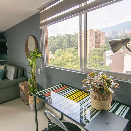 Loft Moderno En El Poblado Con Vista Y Parqueadero Mio Lofts Apartment Medellin Bagian luar foto