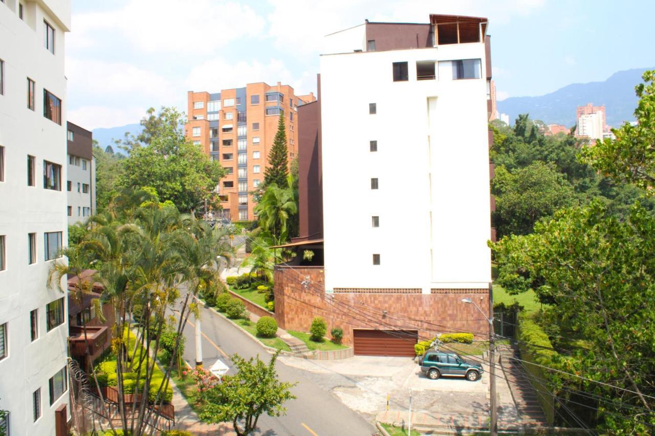 Loft Moderno En El Poblado Con Vista Y Parqueadero Mio Lofts Apartment Medellin Bagian luar foto